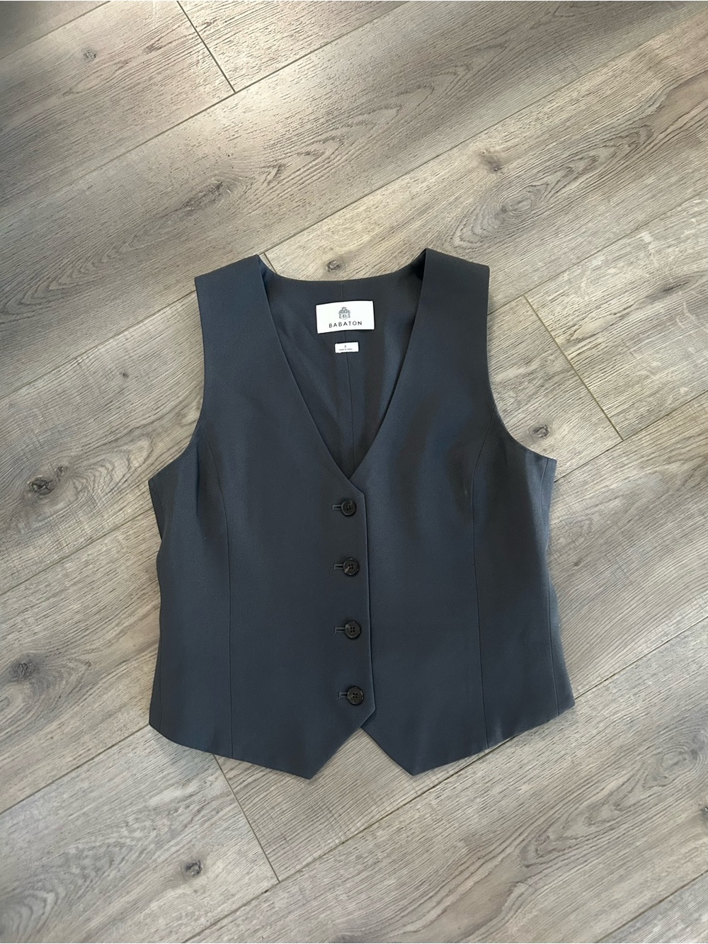 Babaton Black Sleeveless V-Neck Button Front Vest